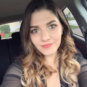 Meet your Posher, Alyssa